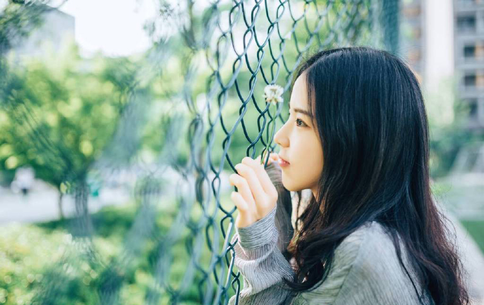 有棱有角的害处是，别人啃起你来十分方便。